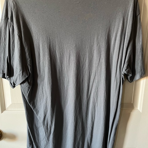 Gap Men’s Gray V-Neck Tee Shirt Size Large Short Sleeve EXCELLENT CONDITION - Picture 4 of 7